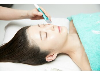 アバティック(ABatick)の写真/「剥かない」次世代の低刺激ピーリングで憧れの韓国肌に♪毛穴洗浄付きラミネーションピール【新規】￥9800