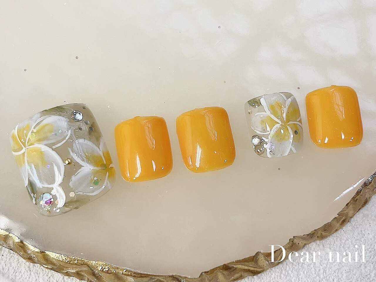 2025年秋トレンド】プルメリアのネイルデザイン集｜人気順