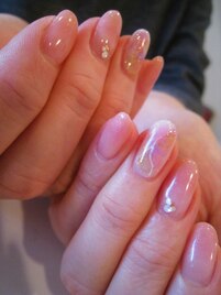 大人にも似合う上質ネイルを