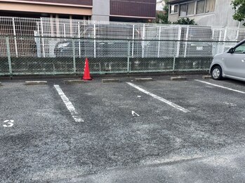 キト(KITO)/◇第1駐車場◇ビルの下 4番