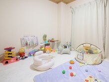 【シミ・美肌専門店】Lumira Peauの雰囲気(ベビーゲートで仕切られたキッズスペース♪赤ちゃん用の布団有☆)