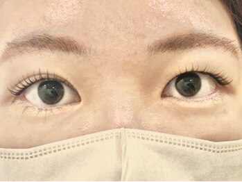 イリーズ 新横浜(IRISE)の写真/【新規】まつげパーマ+コーティング¥5830★丁寧な施術で、サロン帰りの”くるんと上向きまつ毛”をキープ♪