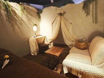 マグ 藤枝店(Mag)の写真/半個室のゆったりとした空間で施術が受けれるサロン☆眉毛の形が整って印象が変わる垢抜け体験を♪