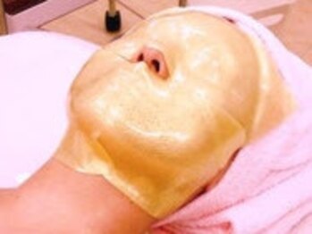 エステリゾート マニス(manis)の写真/【当店人気NO1！金のパワー!!フランシアフェイシャル70分¥6500】24金配合ゲルパックで透明感・ハリ・ツヤUP
