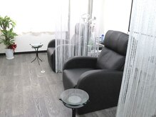 まゆはだの雰囲気（明るい空間でお悩みに合わせたメニューを安心の都度払いで◎）