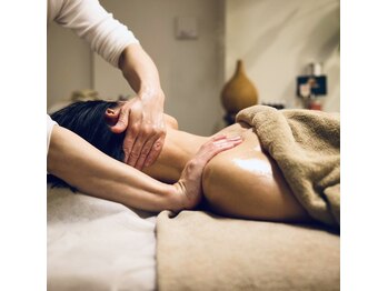 アンジール(ANJIR)/耳ツボ＋デコルテ