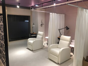 セレッソ(cerezo)/日が落ちた時の店内