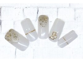 シンプルネイル　ラメ　ホワイト