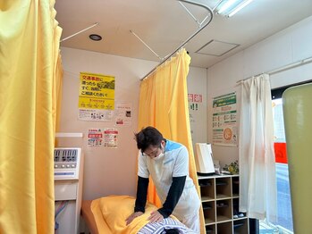 すとれんぐす接骨院の写真/男性も大歓迎!お仕事帰りに気軽に立ち寄れる好立地◎筋肉に働きかける施術を行いインナーマッスルの強化も!