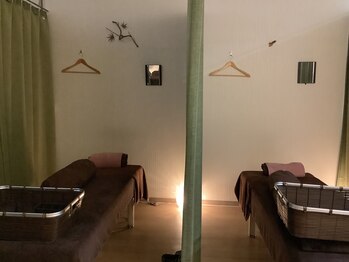 リラクゼーション こりとりハウス 武蔵境店/カーテンで仕切られた施術ルーム