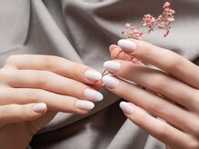 手肌がより美しく見えるカラーに拘ったシンプルネイル＊