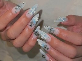 水色チークとクロムネイル