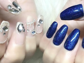 ファッシーナ(Fascina)/アシメネイルデザイン