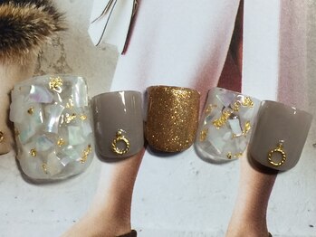 ネイルサロン リリオ(Nail Salon Ririo)/シェル×グレージュフットネイル
