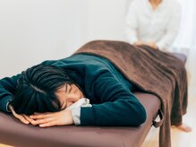 頭の先から足先まで、絶妙な力加減でほぐします、