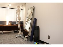 清潔感のある店内で、足のお悩みを根本から解決します