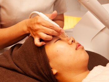 サロン アンジュ(salon.anju)の写真/《毛穴洗浄》ファンデを頼らない！肌に優しい毛穴洗浄とマッサージで、クリアで透明感ある素肌美へ♪