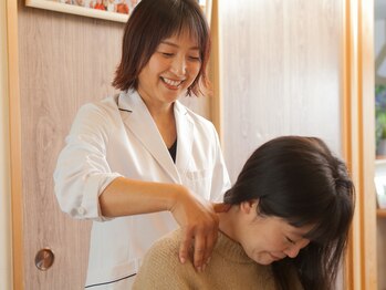 えみ整体院/30秒で首の動きが変わる!