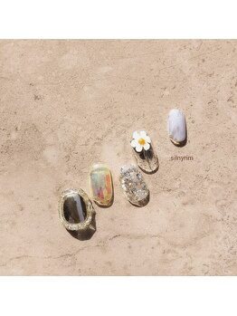 シルニー リム(Silny rim)/アシンメトリーニュアンスネイル