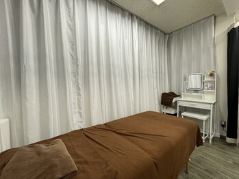 シカホワイトニングトウキョウ 笹塚店(CICA Whitening Tokyo)/エステ用ベッド（個室）