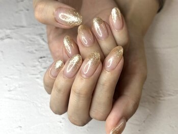 トイロ 高宮店(TOIRO)の写真/限定色カラグラ・ラメグラ♪片手ストーン３個付き¥4840!シンプルだからこそ形・フォルムにこだわったネイル
