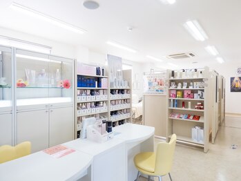 アイオン/明るく開放感のある店内です♪