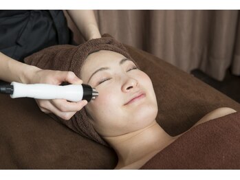 ディオーネ 仙台店(Dione)/ネックケアにも!首の横線消去