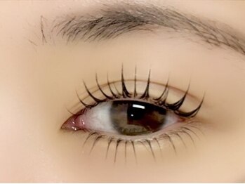 セレブヒルズ 丸の内の写真/こだわりの施術で自まつげに合った素敵なカールをご提案♪【《学割U24》潤い束感まつ毛パーマ上￥2500】