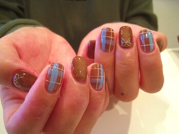 アロアロネイル(aloalo nail)/秋冬チェック柄ネイル