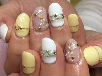 ネイルネイル 南森町店(nailnail)/イエローが際立つ♪
