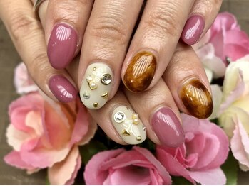 プラハネイル(+HER 美甲)/べっ甲×ストーンアート