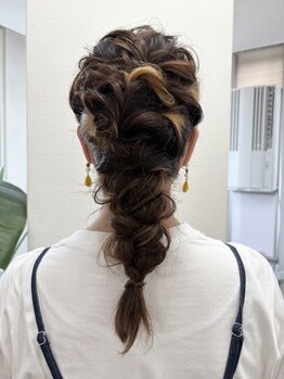 ミカヅキ 赤坂/編み込みポニーテールまとめ髪!