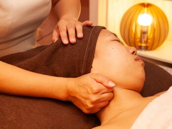 サロン アンジュ(salon.anju)の写真/筋膜ヘッドで眼精疲労やむくみを徹底ケア！痛気持ちいい施術でたるみもリフトアップし、すっきり感を体験！