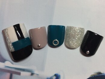 ネイルサロン リリオ(Nail Salon Ririo)/ブロック柄フットネイル
