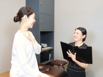 パウワウプレミアム 日本橋高島屋店(POWWOW Premium)の写真/女性のお悩みに寄り添ったウィメンズ整体【整体/骨盤矯正/お腹ほぐし/小顔矯正/ヘッドスパ】