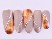 フォア ネイル(FOI NAIL)/斜めデザインでオシャレに