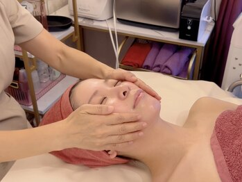 ティアラ(TIARA)/フェイシャルデコルテマッサージ