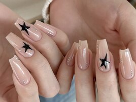 シンプルおしゃれなスターネイル