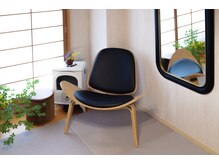 エリオゼン(elieoZen)の雰囲気（洋室に和のインテリアを施した落ち着いた雰囲気のお部屋です）
