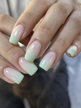 ウズ(UZU)/グラデーションネイル