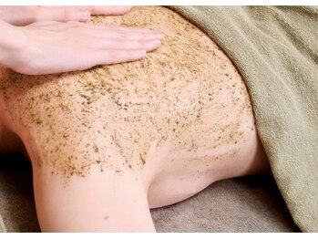 クインティナ(Quintina)/背中ハーブピーリング