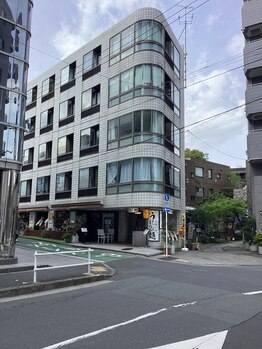 ブロウバー トウキョウ 乃木坂(brow bar tokyo)/後ろに向きにまっすぐ進みます