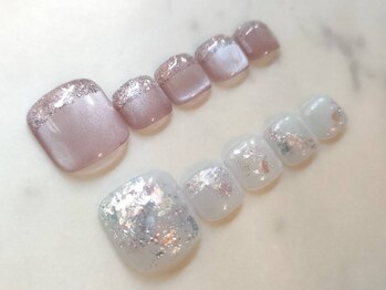 ネイル アンド アイラッシュ ヨンマルニ(Nail&eyelash 402)の写真/サンダルを履く時期到来！ハンドとフットの同時施術OK☆ハンドとフットのお揃いネイルもオススメ♪