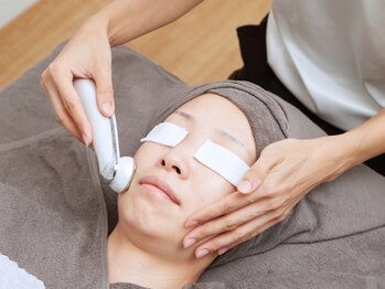 エアル(earu.)の写真/【エリア希少◎結果重視】たるみ毛穴・ほうれい線など年齢肌の改善に特化！専門技術で根本からアプローチ！