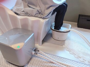 ヨサパーク ベル 高の原店(YOSA PARK belle)の写真/【楽ちんボディメイクで細身のパンツも似合う美脚に！】むくみやすい脚に水素マイクロバブル足湯！