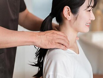 献晃 アンド サロンココ(salon coco)の写真/【駅から徒歩30秒◎】施術歴26年のオーナーによる熟練の手技◎筋膜リリース60分¥6600~/本格整体30分¥3300~
