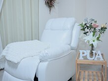 プア 梅田店(PUA)/白基調の店内♪