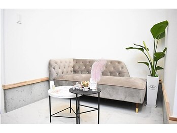 脱毛サロン Exsior.博多店 都度払い脱毛/全身脱毛/メンズ脱毛の写真/【驚異の低価格】高額契約なしの完全都度払い制☆口コミ投稿で2回目全身脱毛も6600円♪アイブロウWAXも◎