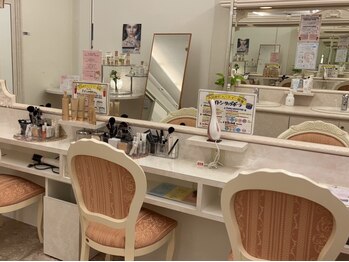 ジェイエステティック 豊橋店/お帰り前は充実のメイクブースへ