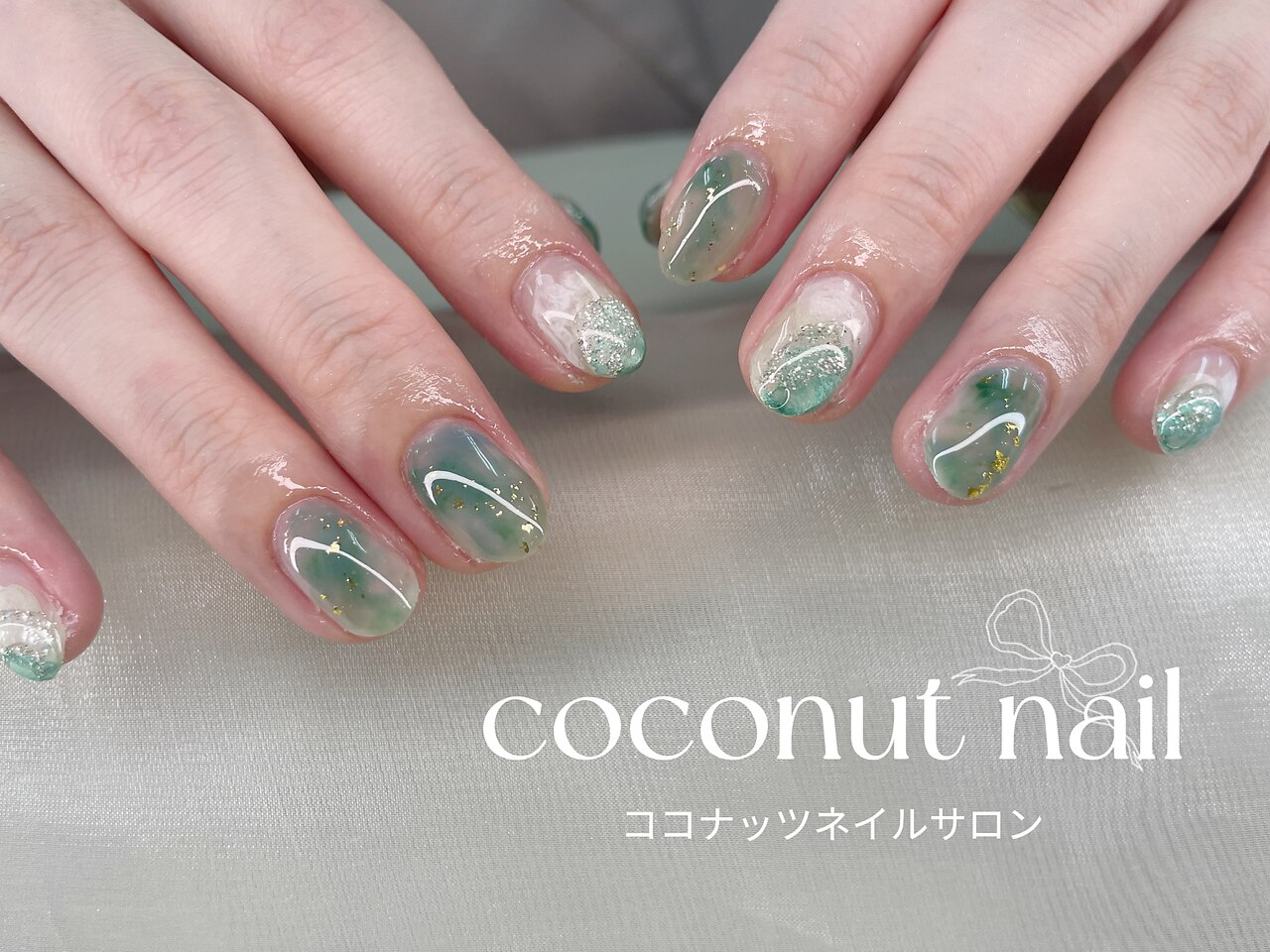 2026年冬トレンド】ニュアンス グリーンのネイルデザイン集｜人気順